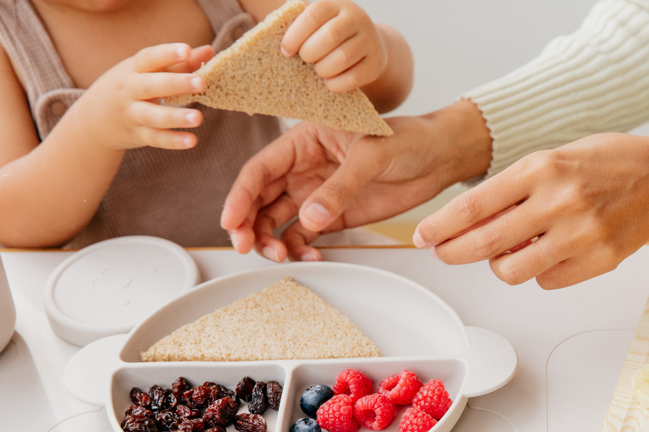 Early feeding challenges predict later feeding challenge’s type and severity in autistic children