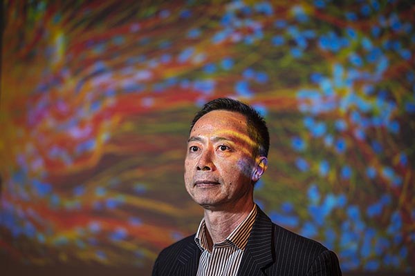 Renowned Waisman investigator Su-Chun Zhang retires