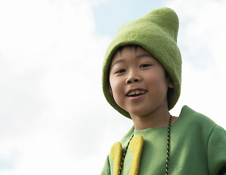La Movida boy in green