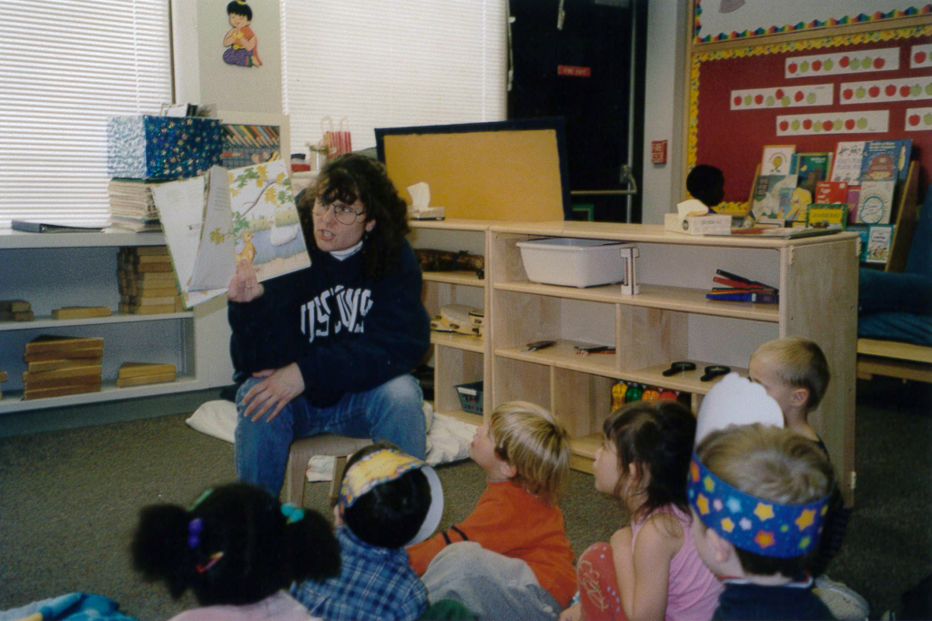 Lisa Marie Carilli-McCord reading to students