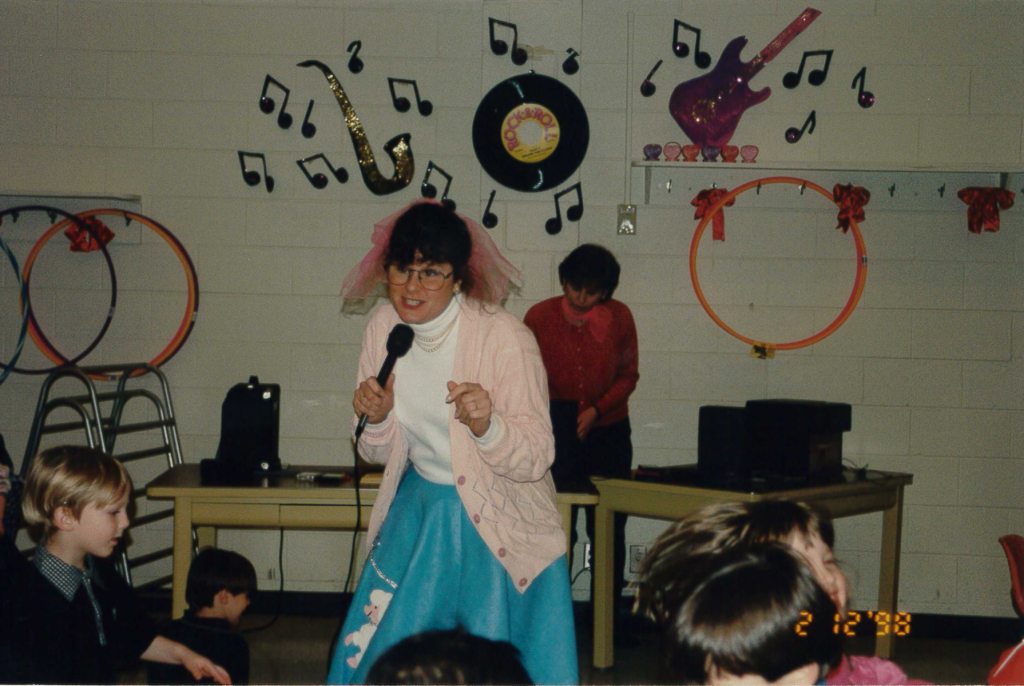 Lisa Marie Carilli-McCord singing with children